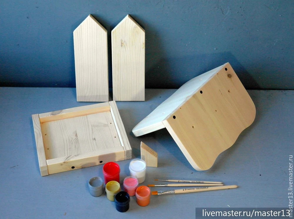 Делаем красивую кормушку для птиц «Снегири»